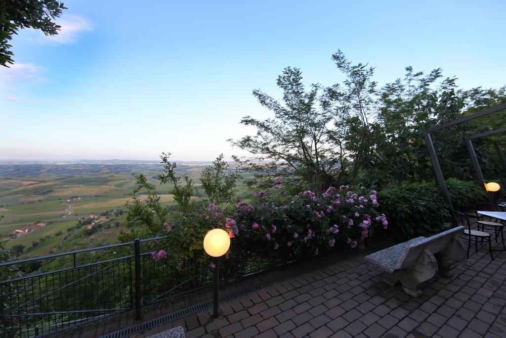 Hotel Dei Capitani Montalcino Esterno foto