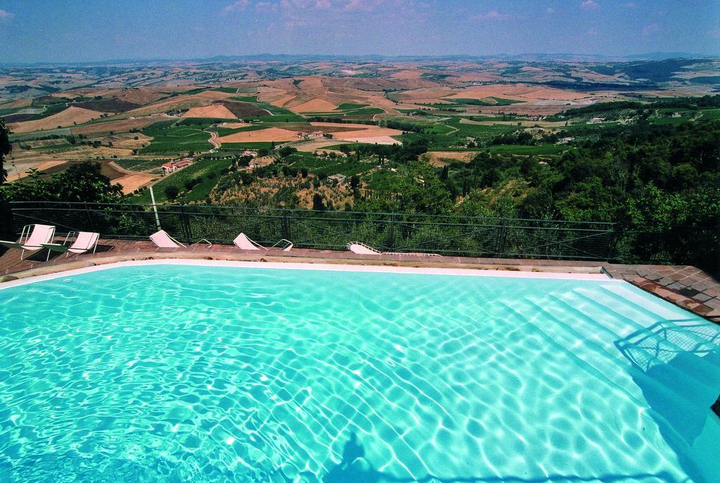 Hotel Dei Capitani Montalcino Esterno foto