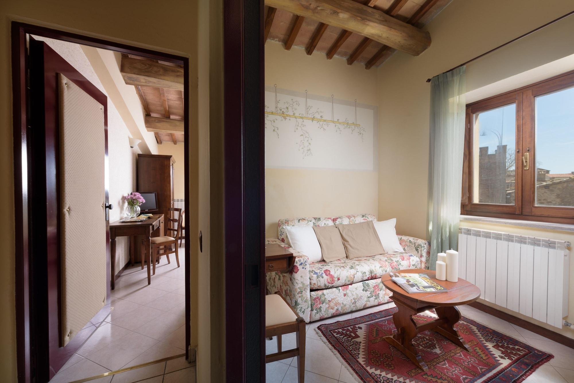 Hotel Dei Capitani Montalcino Esterno foto