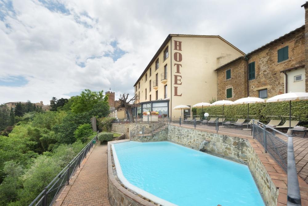 Hotel Dei Capitani Montalcino Esterno foto