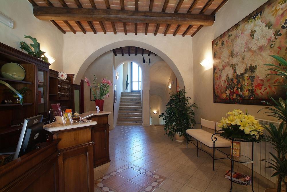 Hotel Dei Capitani Montalcino Esterno foto