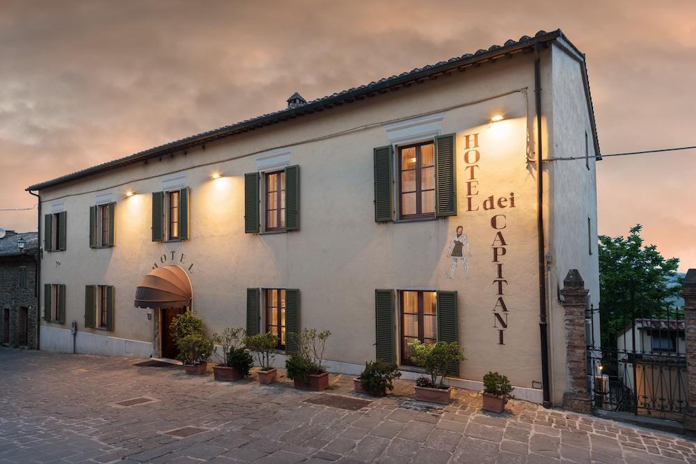 Hotel Dei Capitani Montalcino Esterno foto