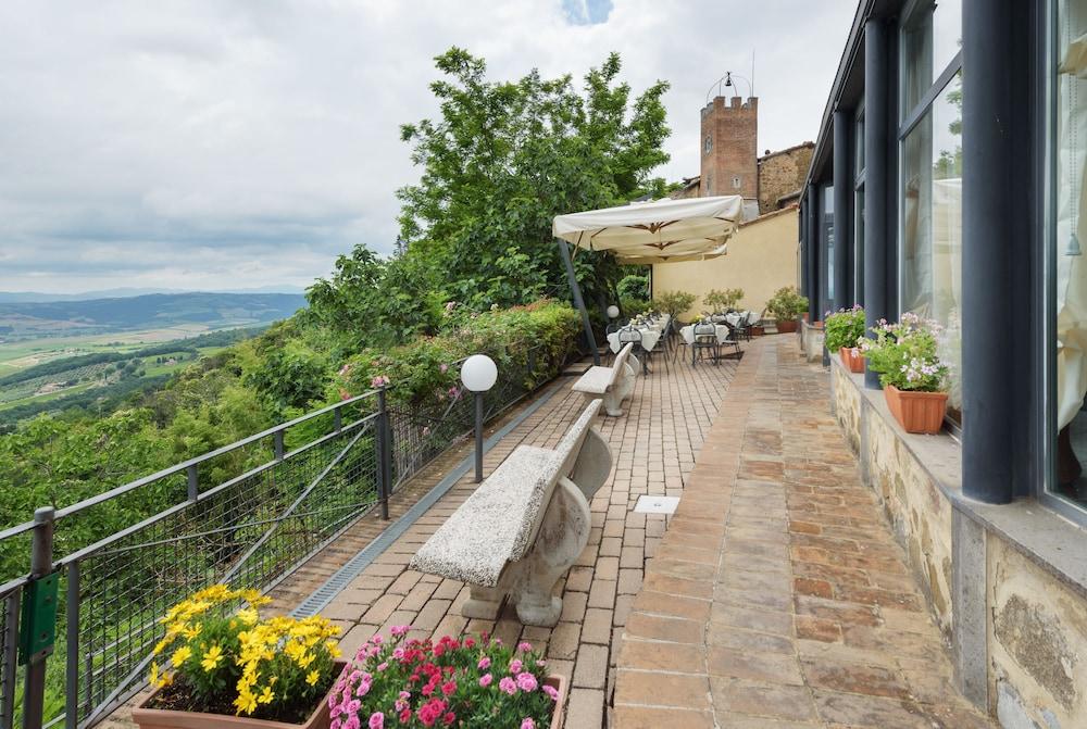Hotel Dei Capitani Montalcino Esterno foto