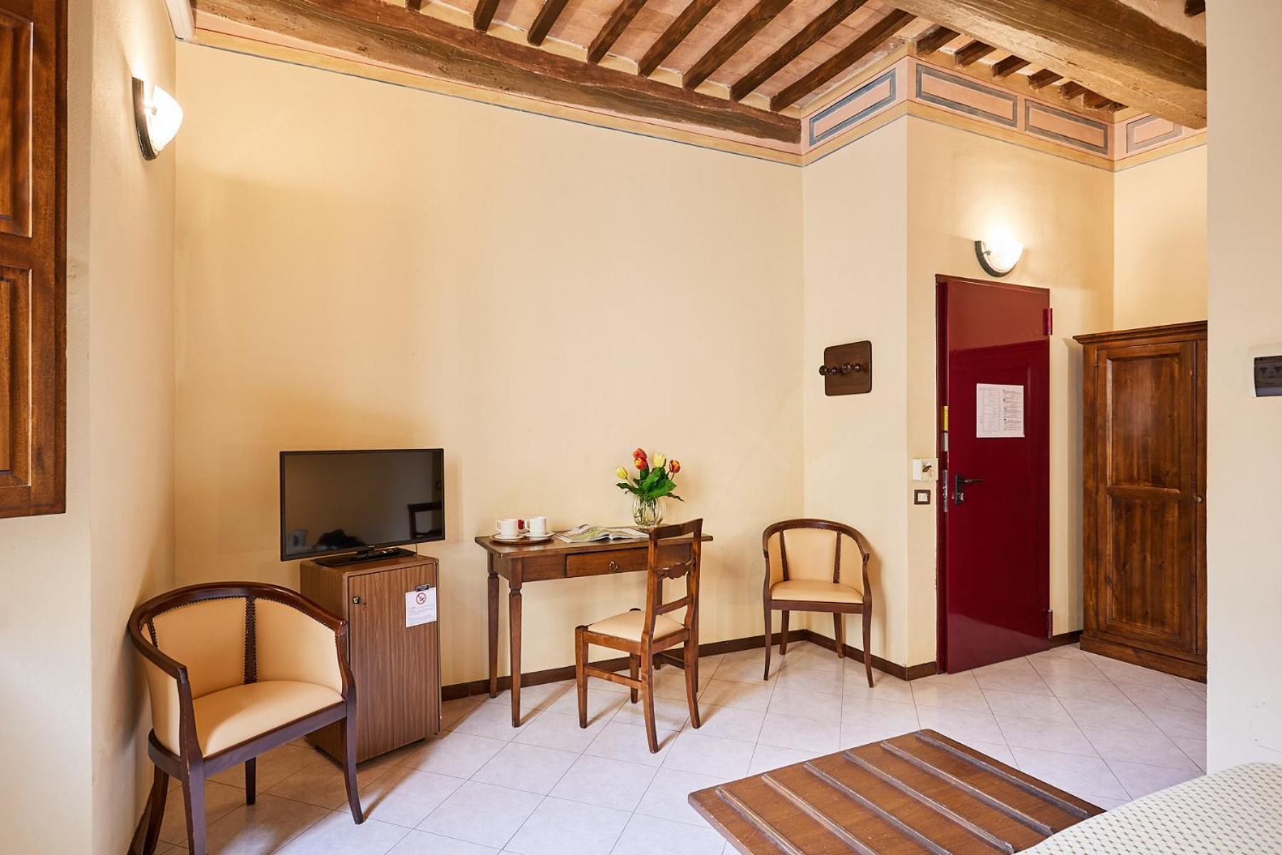 Hotel Dei Capitani Montalcino Esterno foto