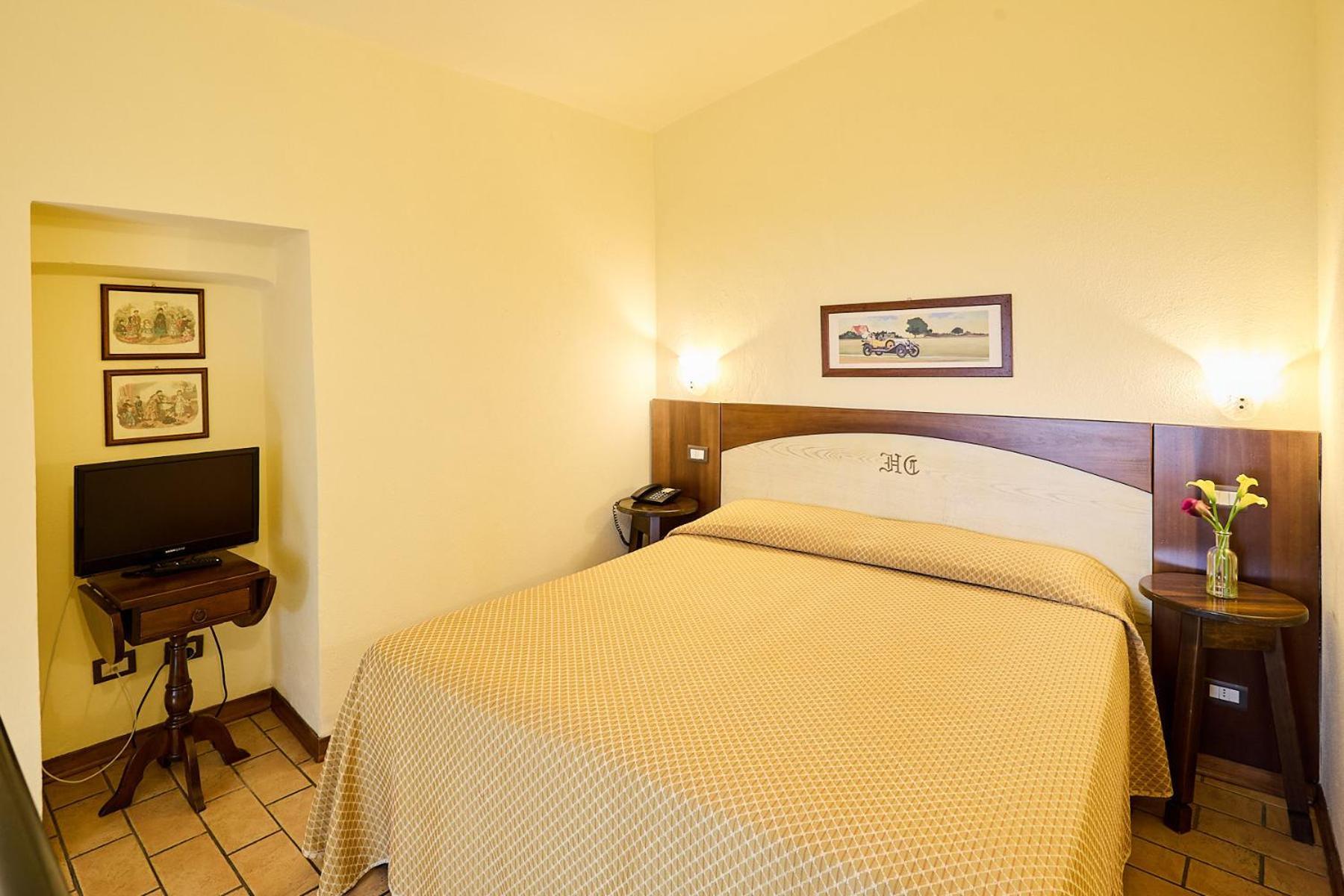 Hotel Dei Capitani Montalcino Esterno foto