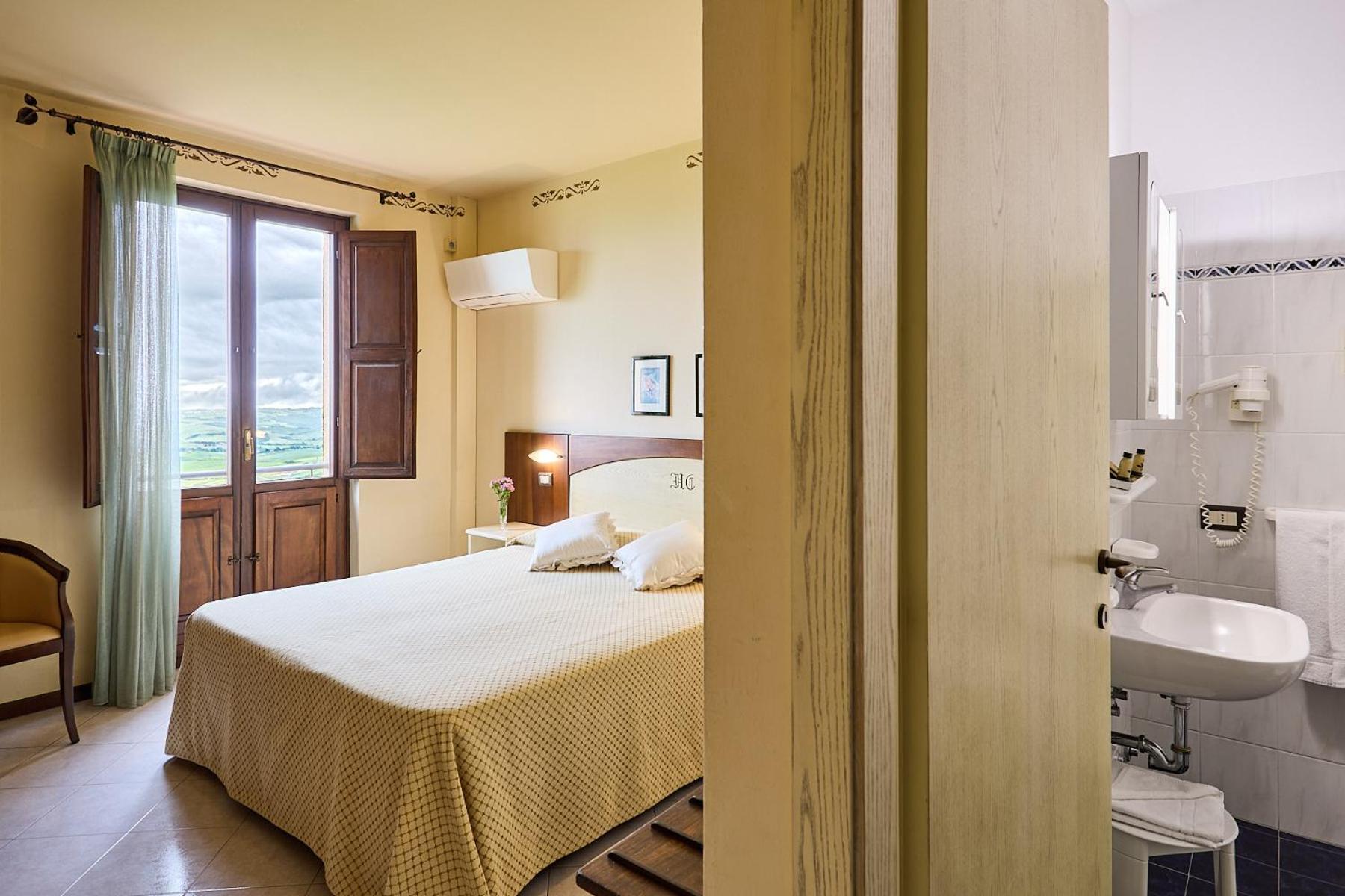 Hotel Dei Capitani Montalcino Esterno foto