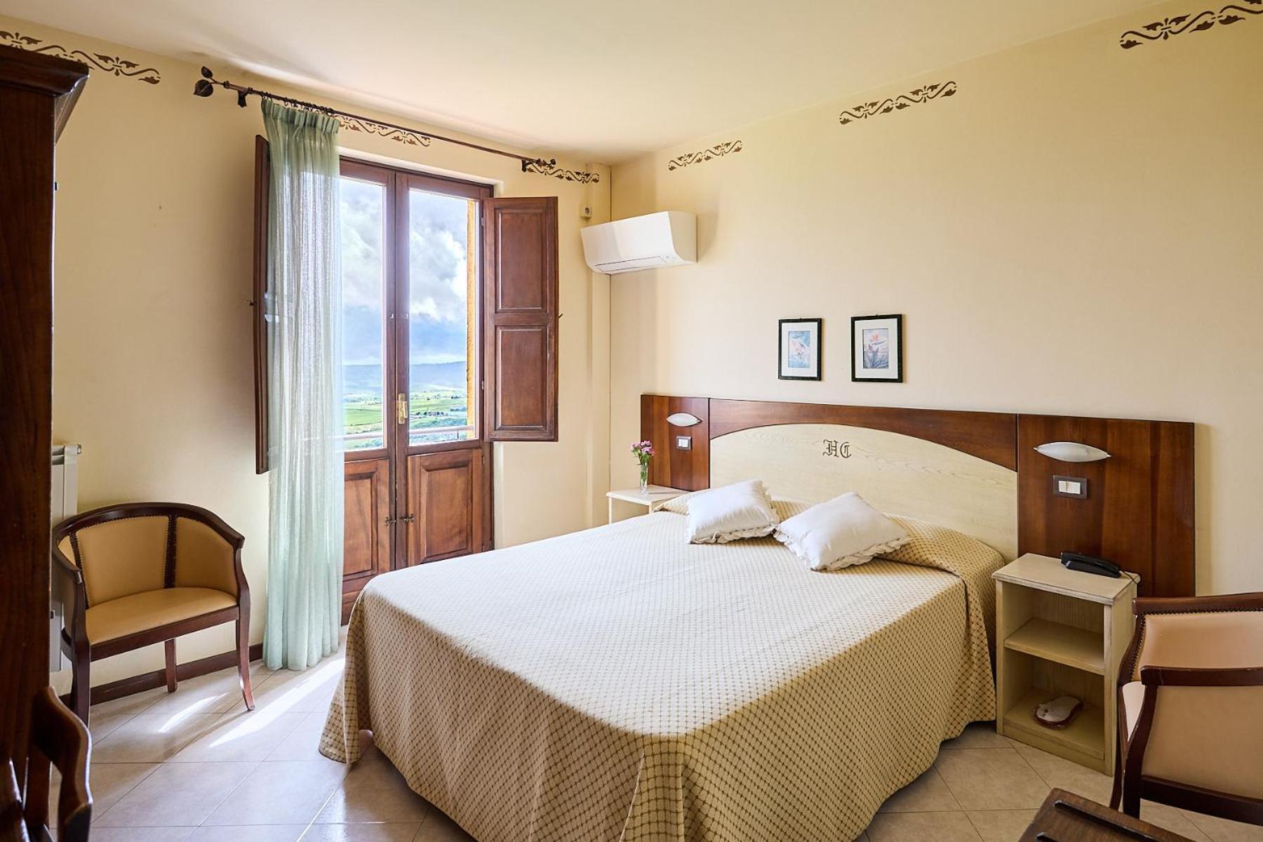 Hotel Dei Capitani Montalcino Esterno foto