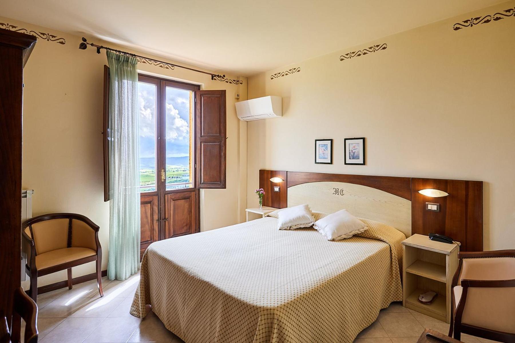 Hotel Dei Capitani Montalcino Esterno foto