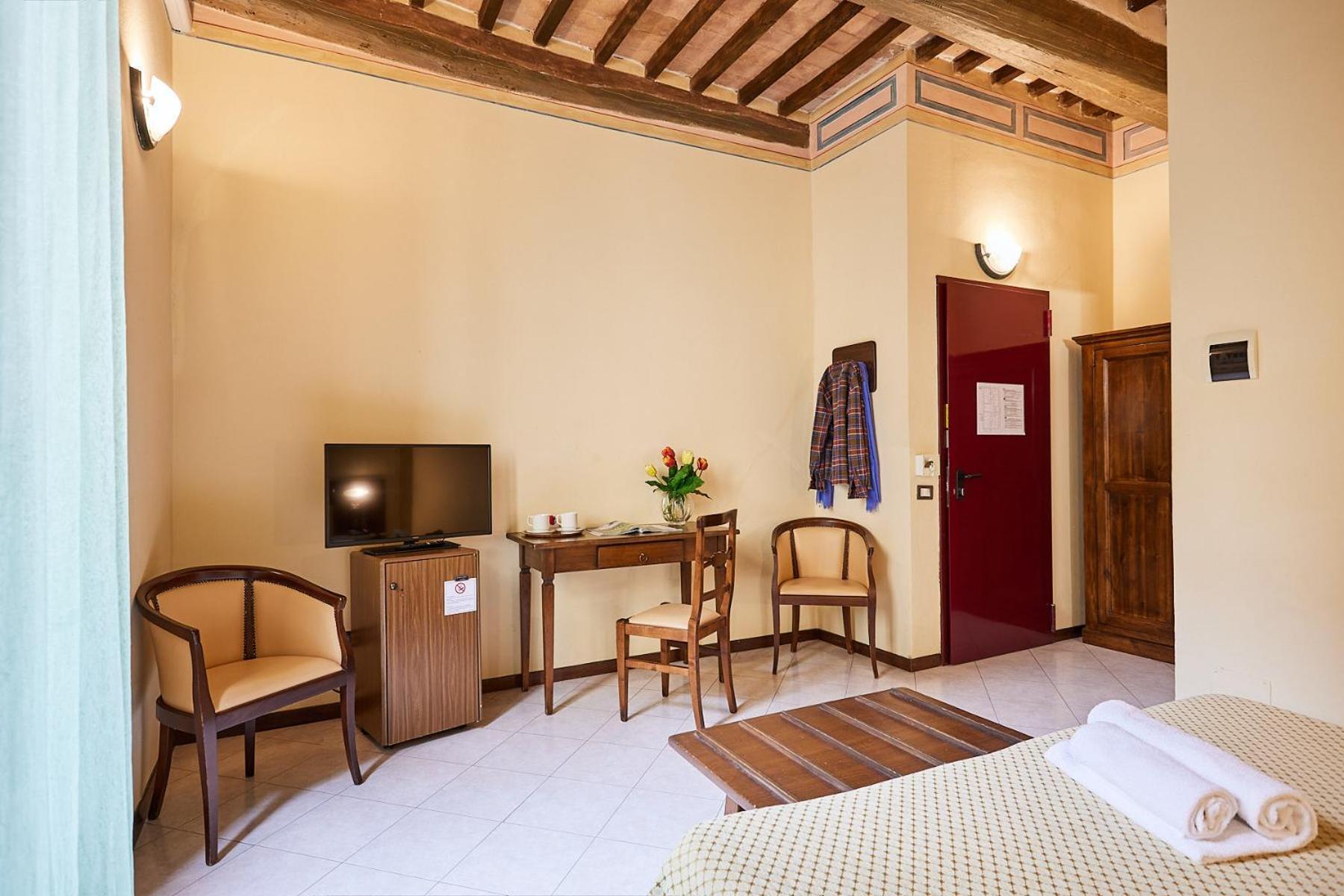 Hotel Dei Capitani Montalcino Esterno foto