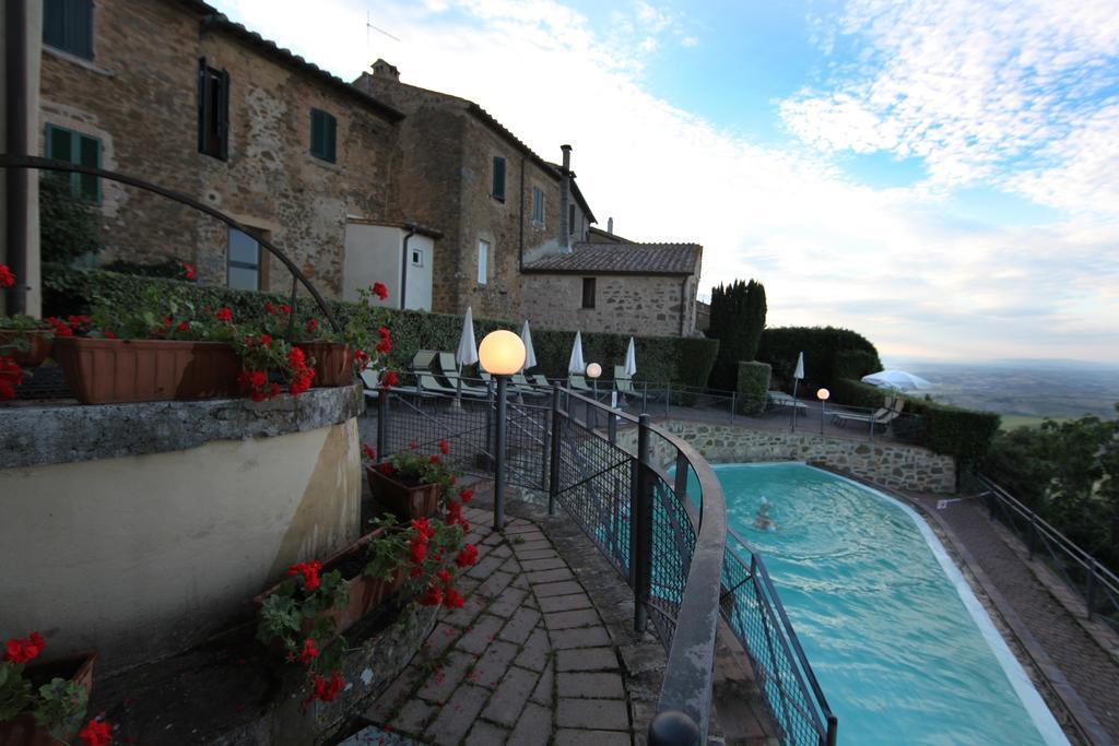 Hotel Dei Capitani Montalcino Esterno foto