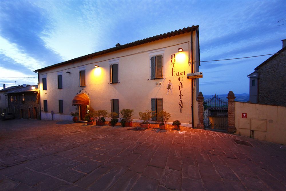 Hotel Dei Capitani Montalcino Esterno foto