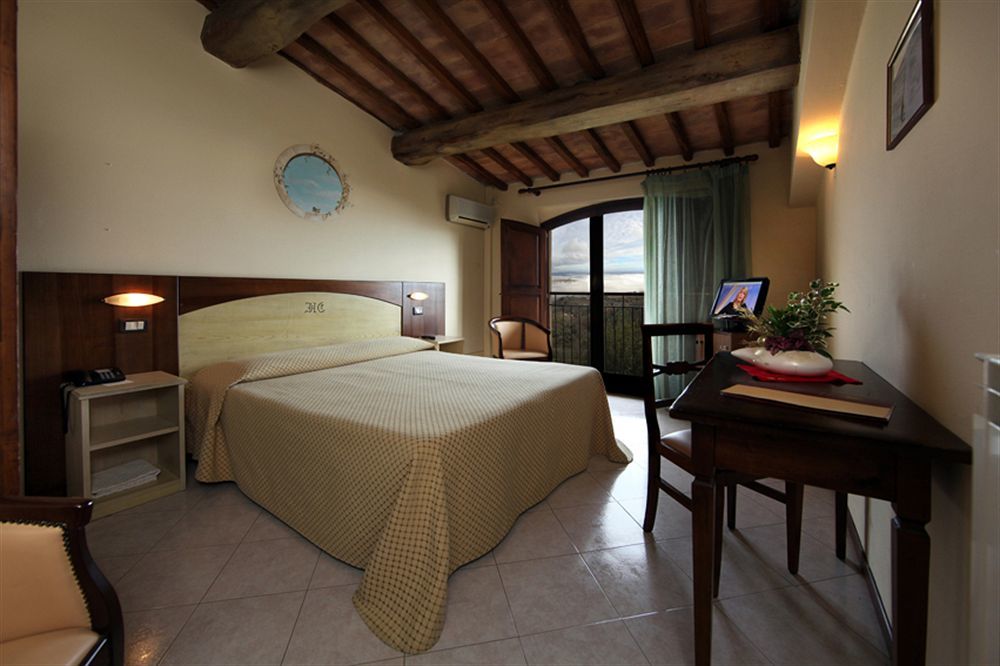 Hotel Dei Capitani Montalcino Esterno foto