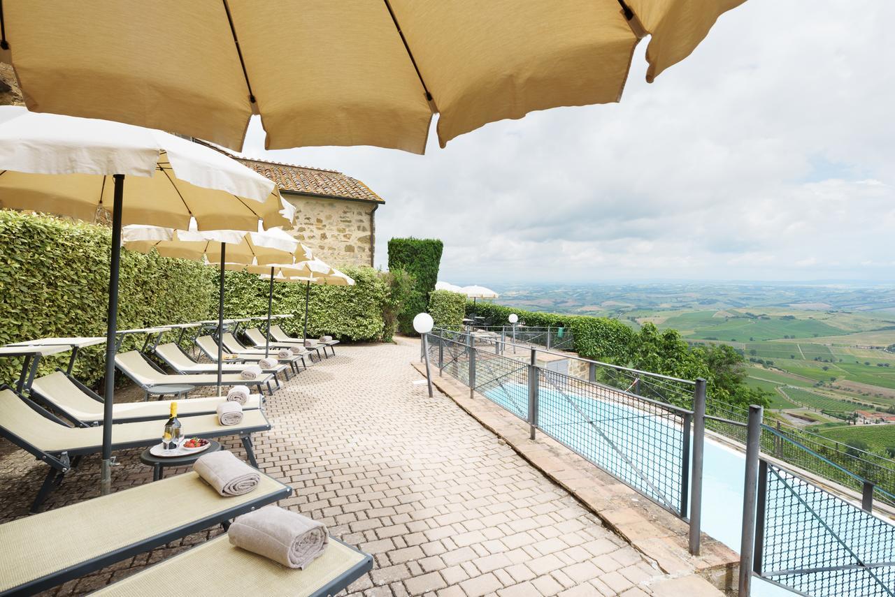 Hotel Dei Capitani Montalcino Esterno foto