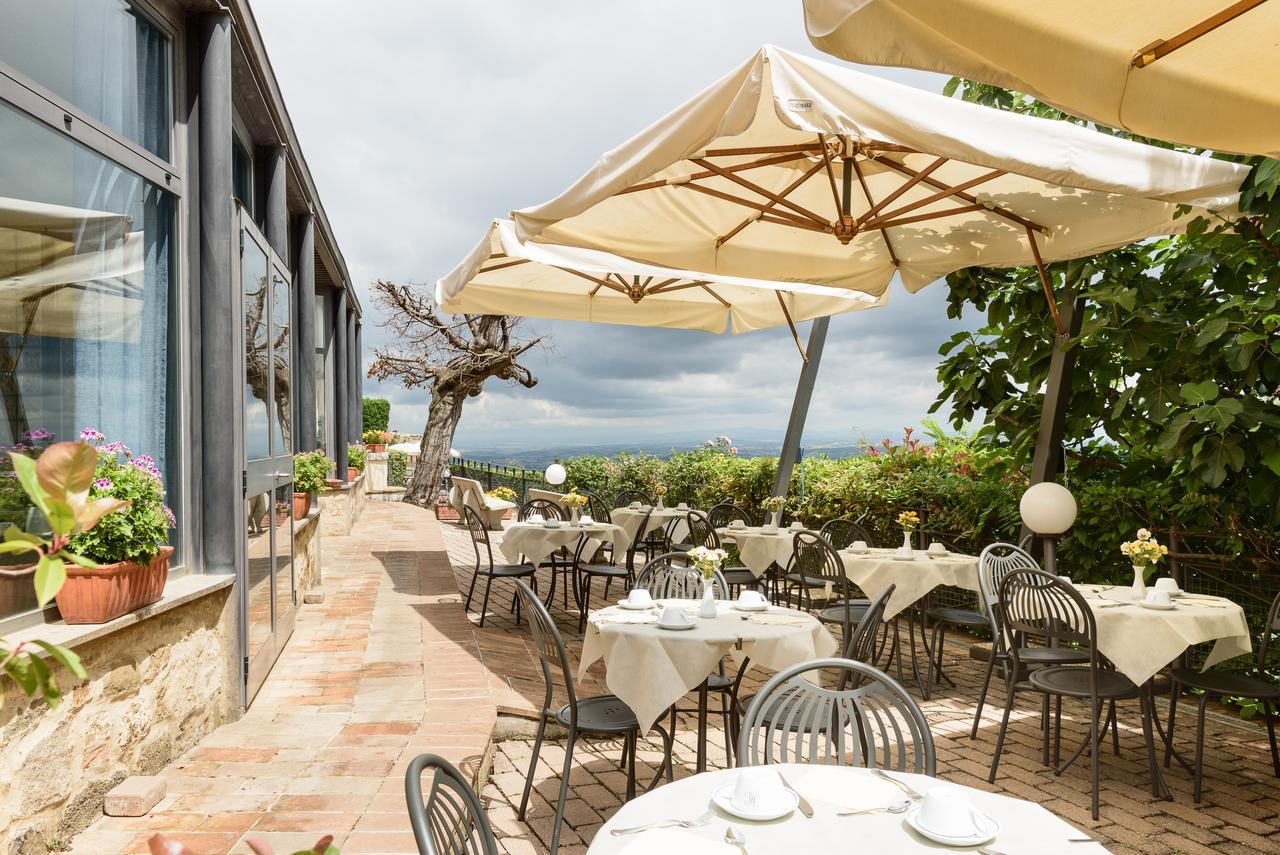 Hotel Dei Capitani Montalcino Esterno foto