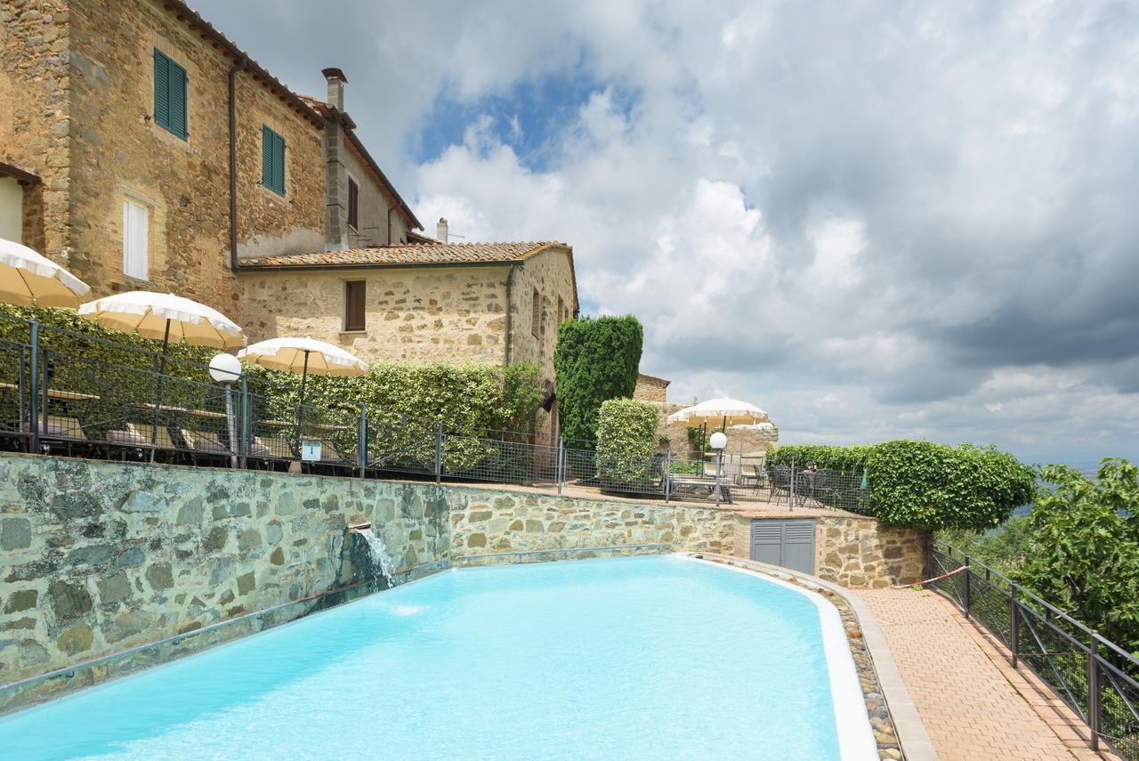 Hotel Dei Capitani Montalcino Esterno foto