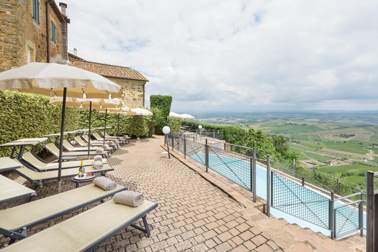 Hotel Dei Capitani Montalcino Esterno foto