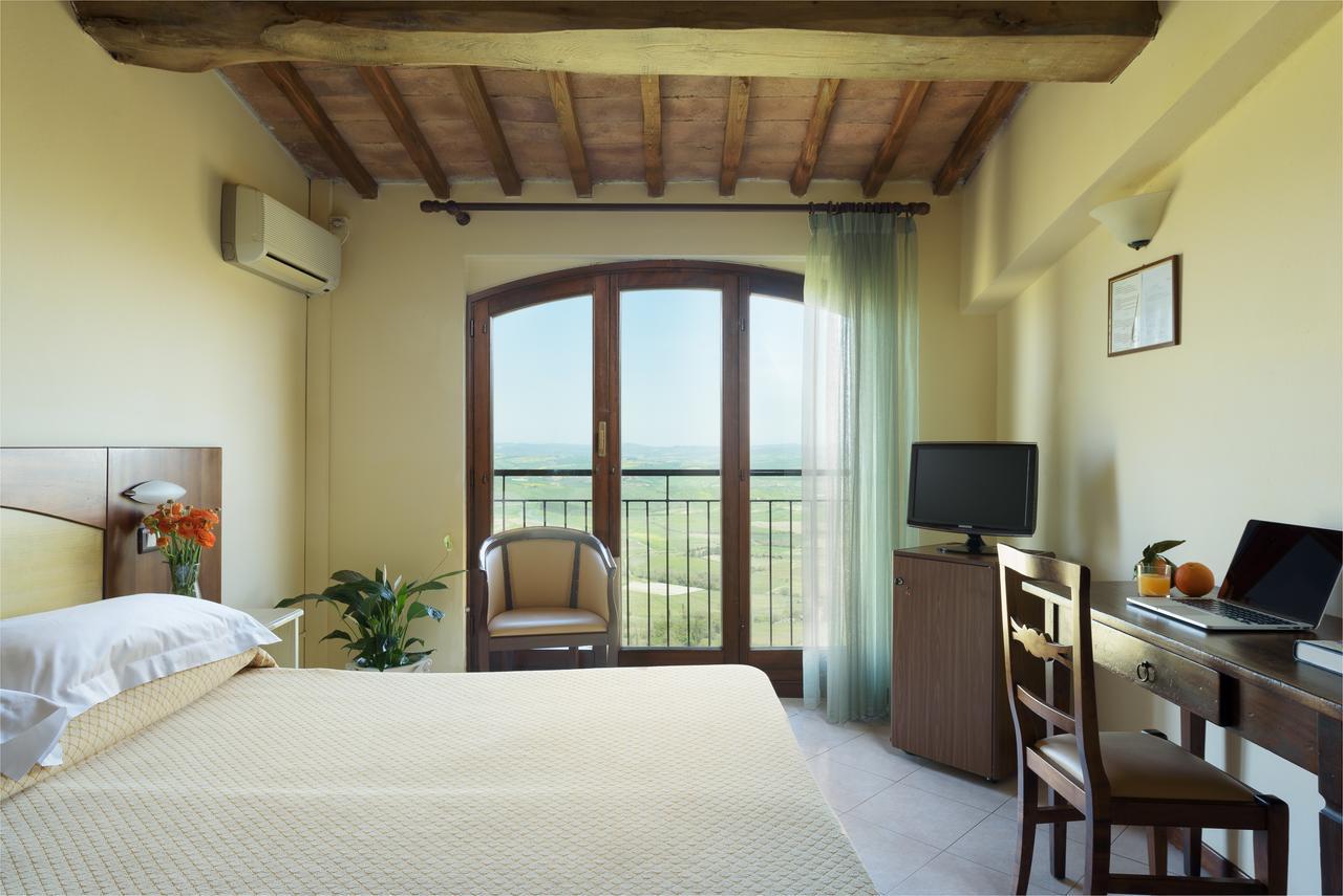 Hotel Dei Capitani Montalcino Esterno foto