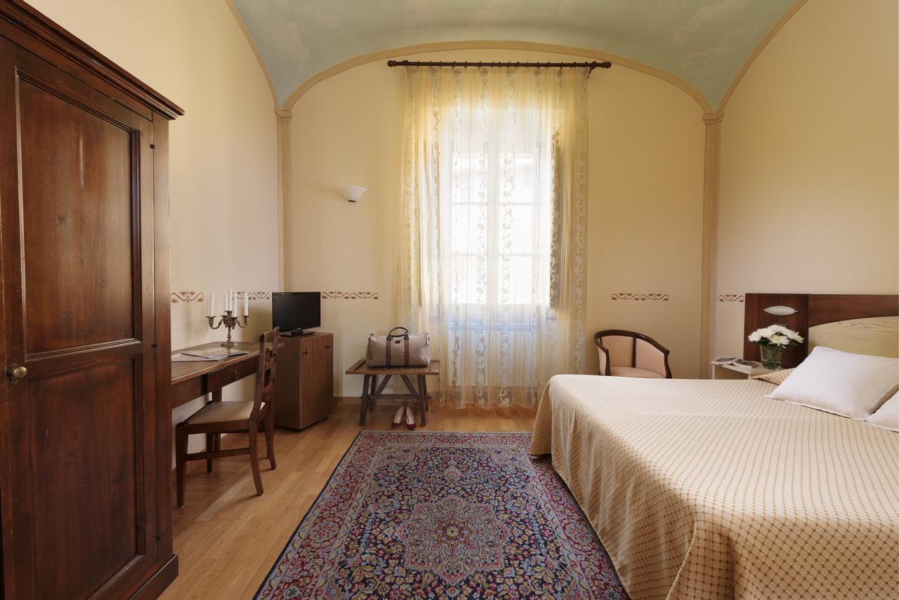 Hotel Dei Capitani Montalcino Esterno foto