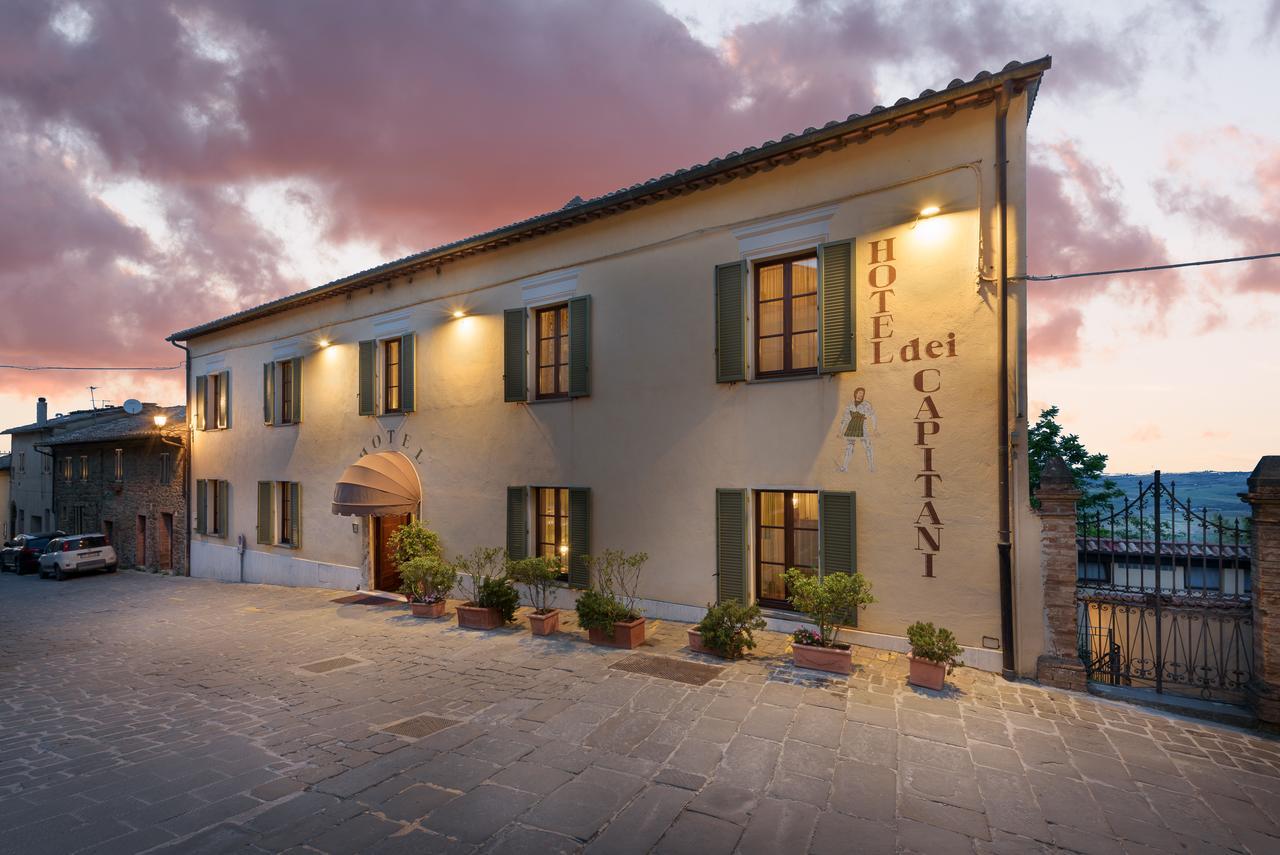 Hotel Dei Capitani Montalcino Esterno foto