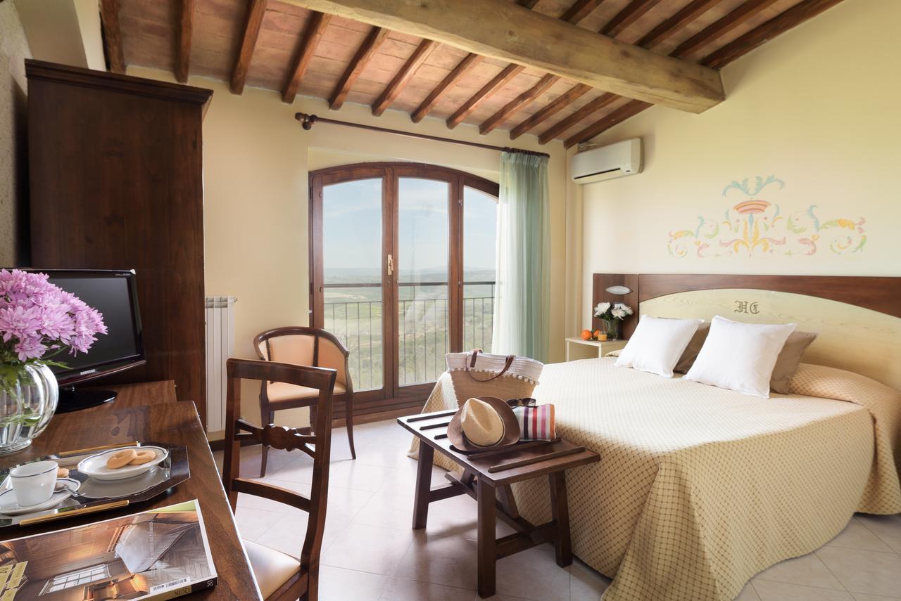 Hotel Dei Capitani Montalcino Esterno foto
