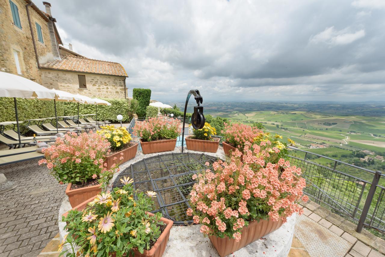 Hotel Dei Capitani Montalcino Esterno foto