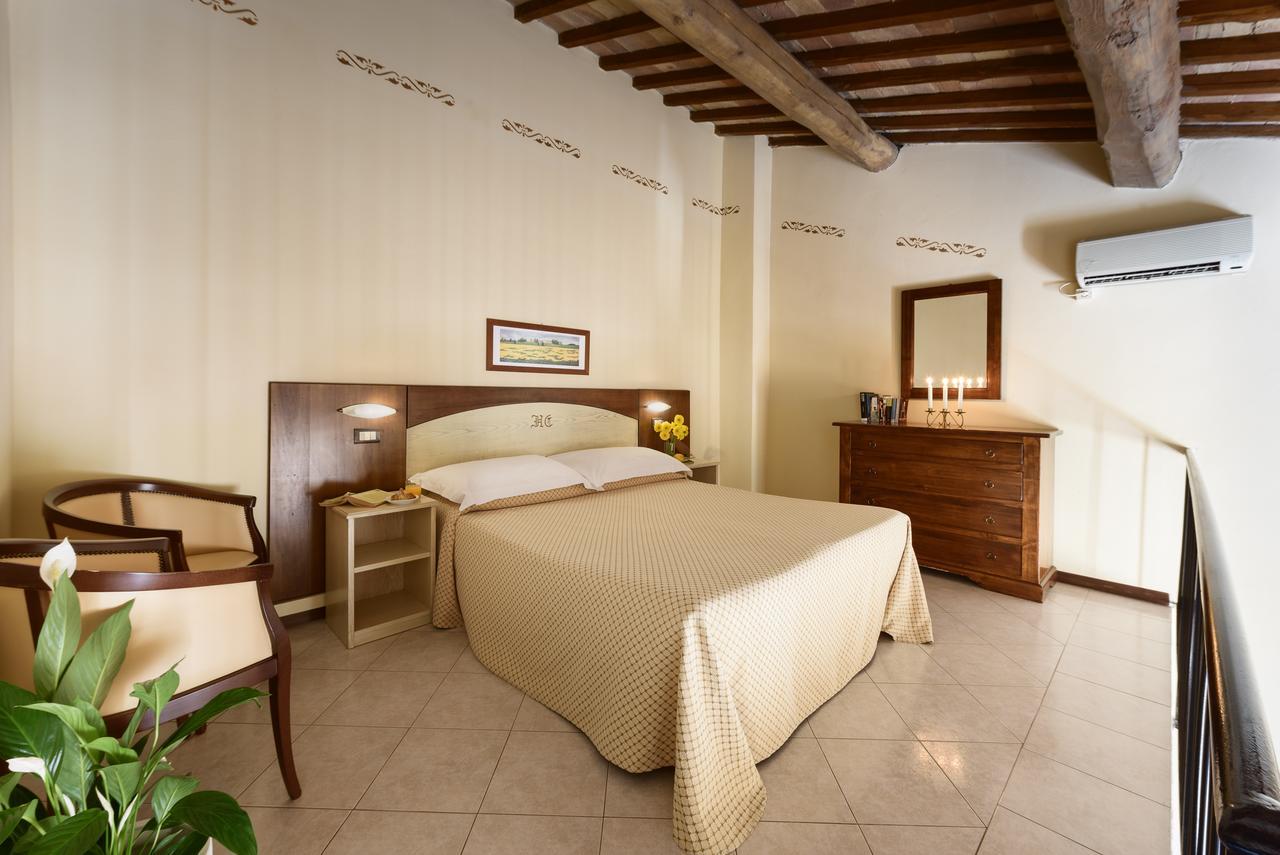 Hotel Dei Capitani Montalcino Esterno foto