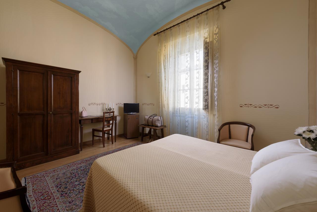 Hotel Dei Capitani Montalcino Esterno foto