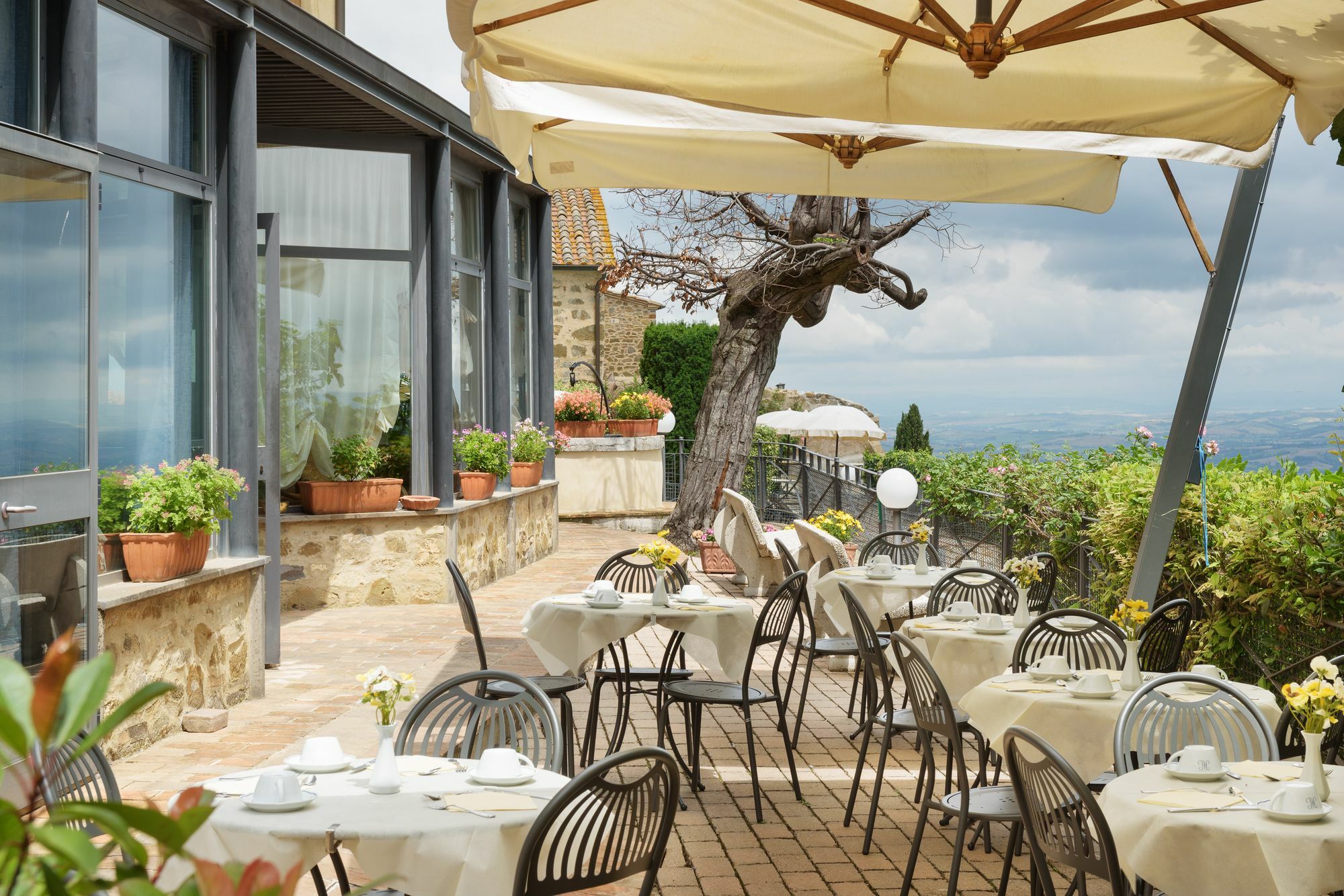 Hotel Dei Capitani Montalcino Esterno foto